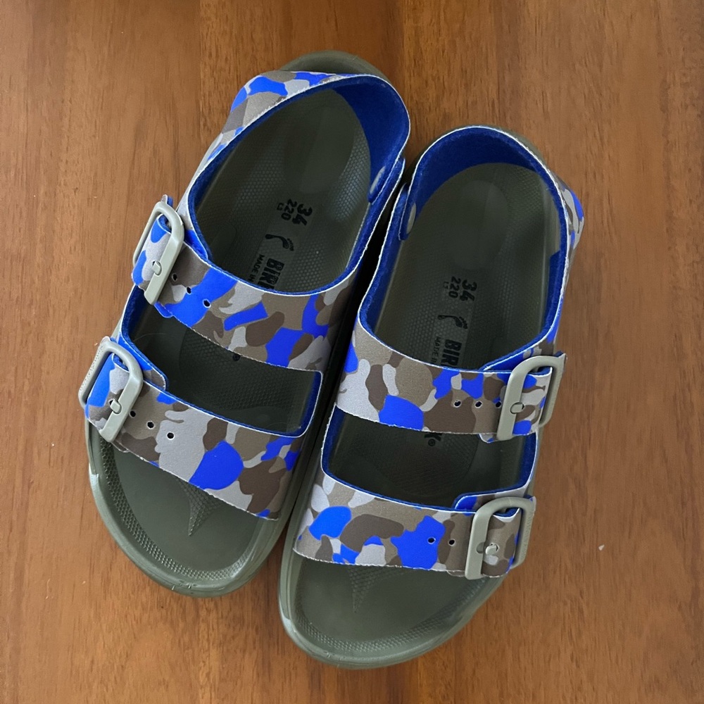 Kids Birkenstock Sandals Size 34 (US 3-3.5)